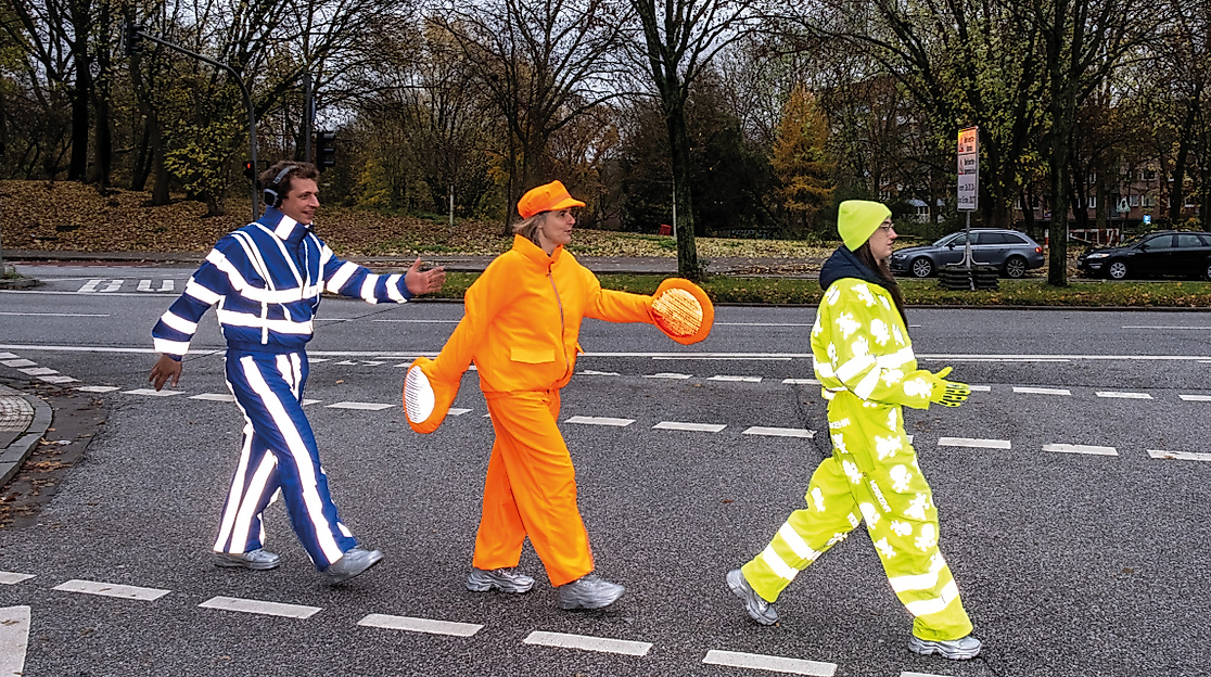 Reflektierende Straßenüberquerung