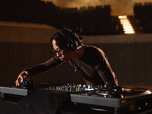 Derrick Gee’s Radio Weekender