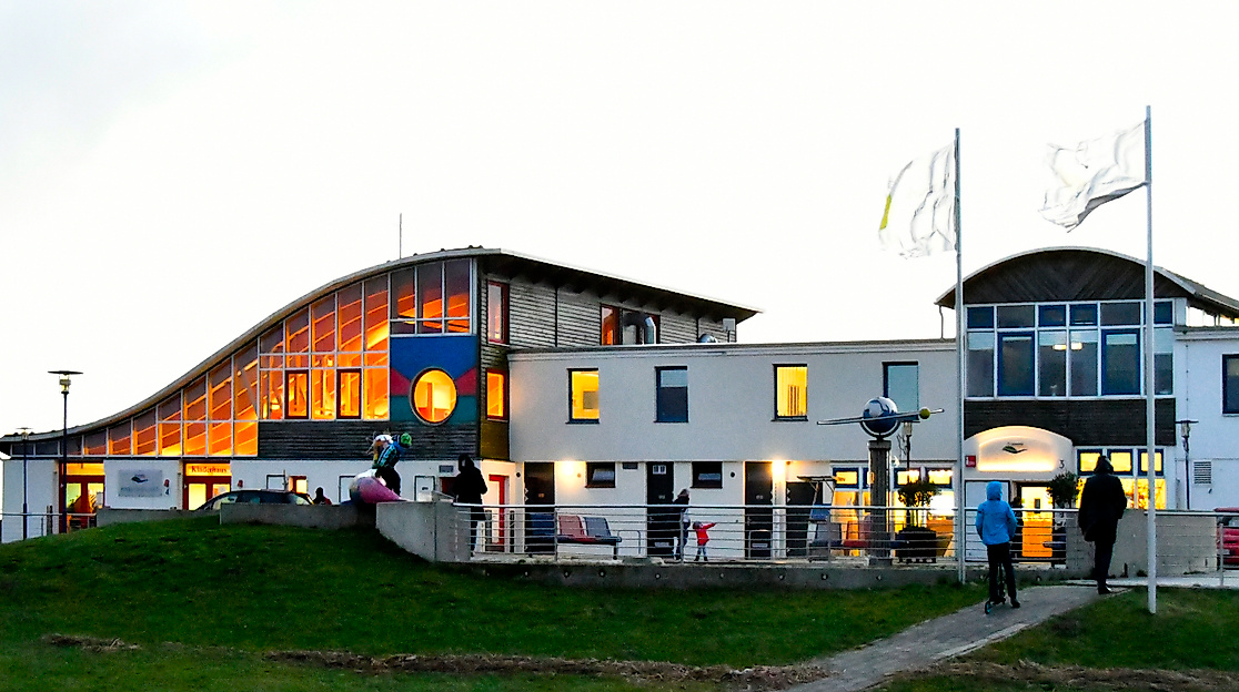 Dorum-Neufeld_Kurverwaltung_16_Kinderspielhaus_außen_Ulich
