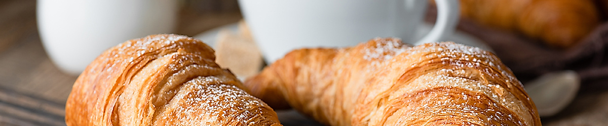 Croissant und Kaffee