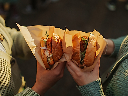 PfingsTON Scharbeutz Burger in Hand  TALB Joelle Dörnath(1)