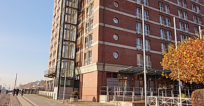 restaurant-elbwarte-im-augustinum_c-2018-hamburg-tourismus-gmbh-johanna-nickel_01