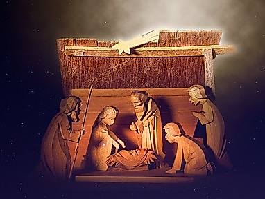 Weihnachtskrippe mit Holzschnitzfiguren