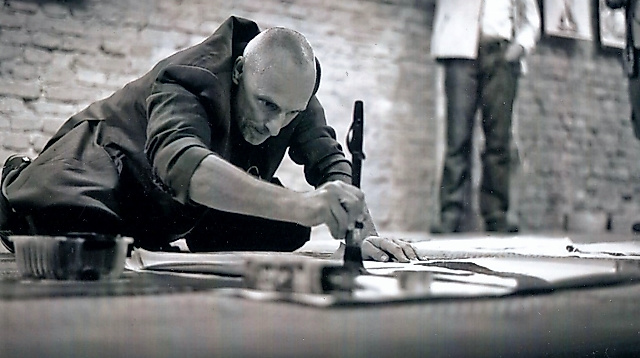 Mike Spike Froidl Vernissage mit Kalligrafie-Performance