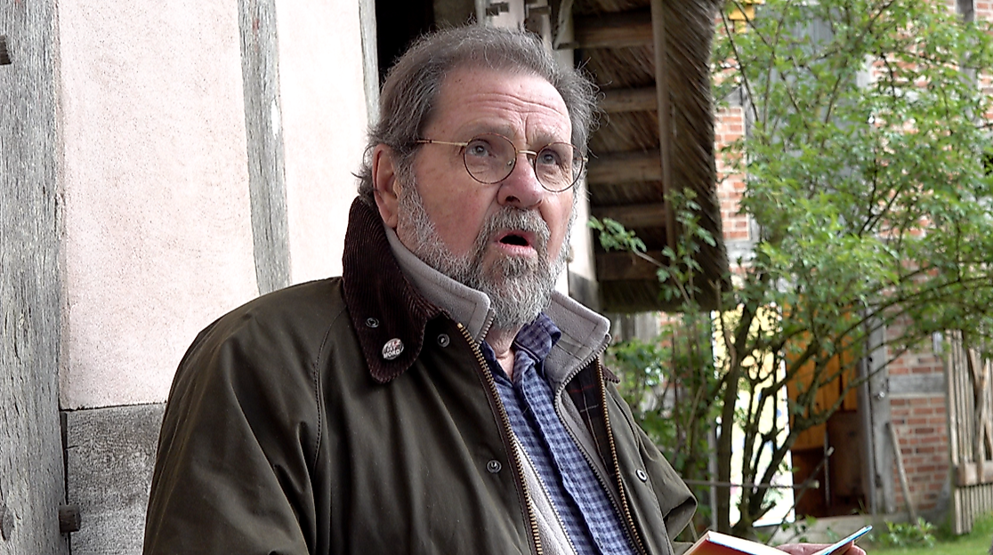 Plattsnucke am Vorlesen