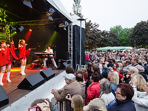 iz_weinfest_hauptbuehne2