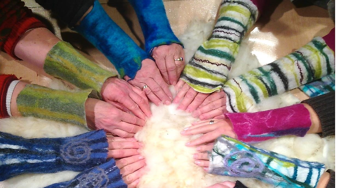 Kreativworkshop: Feine Filzarmstulpen aus Wolle und Seide