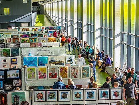 Halle_Cruise_Center_2