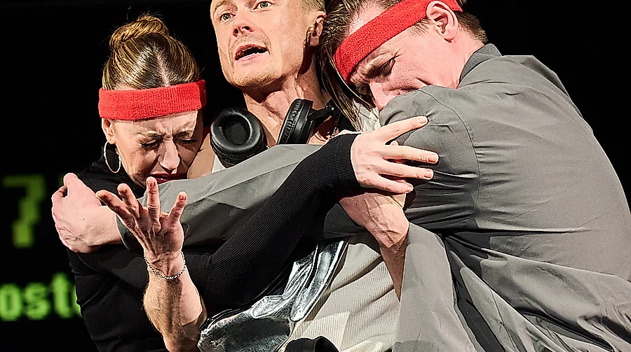 Keine Aufstiegsgeschichte
                                - Stückentwicklung von Marco Damghani, Olivier David und Ensemble