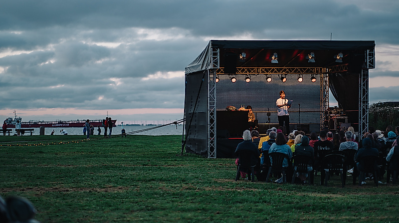 Slam am Strand | Der raue Dichterwettstreit im Nordseebad Otterndorf - Kulturstrand 2026