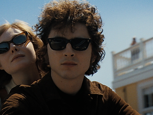 004_16alt_ACompleteUnknown_Trailer1_153_Domestic_3840x2160_2398_Stereo_ProRes422HQ_nwe_20240718.00_01_24_14.Still005
