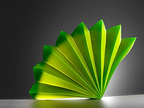 mysterious-fan-royal