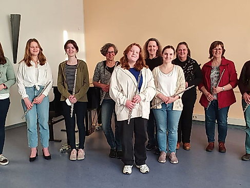 Flötengruppe im Raum