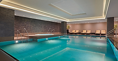 golf-city-paket_hotel-le-meridien_pool_c-le-meridien-2018-marriott-international-inc_02