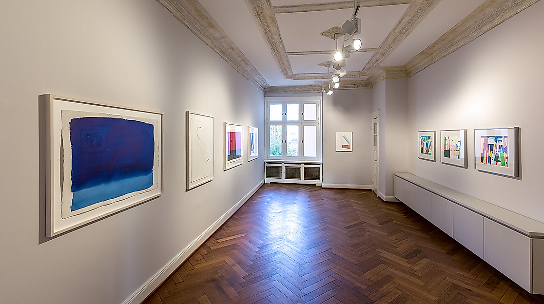 Installationen von Knoebel, Rose und Eiben