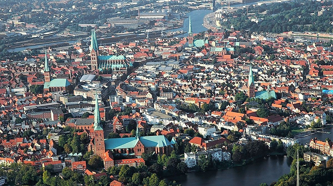 Benefiz-Sonderführung durch die UNESCO-Welterbe-Altstadt Lübeck inkl. Kirchenführung in St. Jakobi, Start am Holstentor