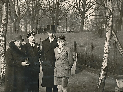 BKHS_Photo 32_Kirche St. Getrud 1934 HSA F 3_002_r.jpg