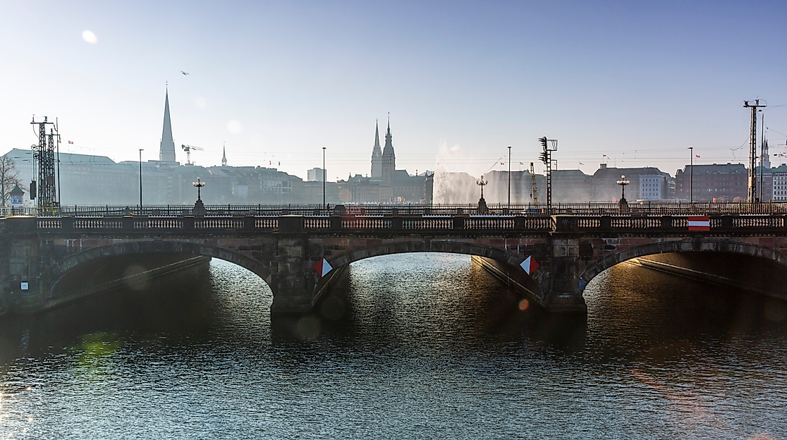 lombards-bruecke_rund-um-die-alster_c-2018-timo-sommer-lee-maas
