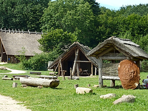 Steinzeitpark Dithmarschen: Steinzeitdorf