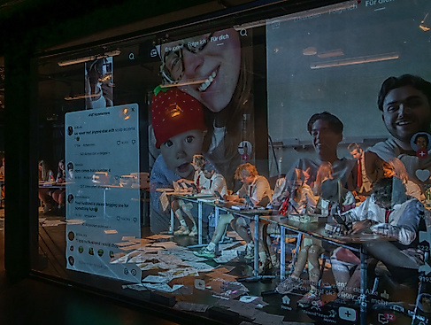 DIKTAT 3 – SOCIETY OF TIKTOK