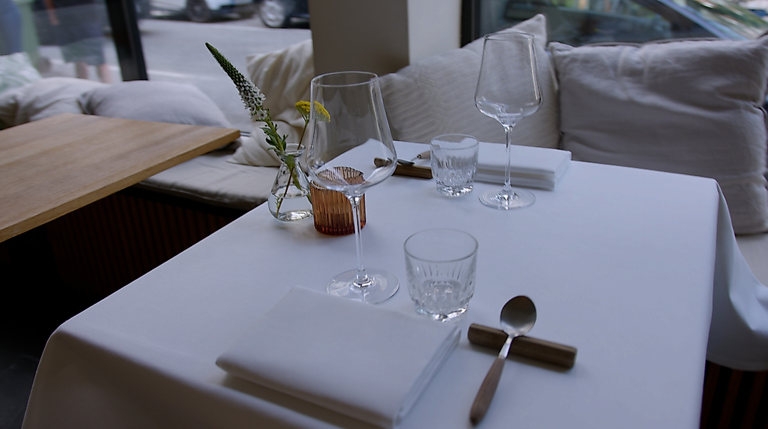 gedeckter Tisch im haebel