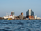 Elbphilharmonie und Cap San Diego