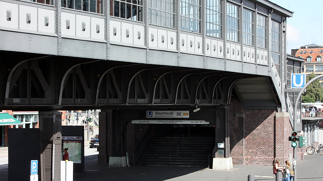 Treffpunkt: U-Bahnhof Baumwall (Elbphilharmonie)