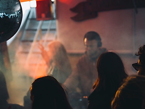 Wellenklang auf der Elbe x BlondyBlack