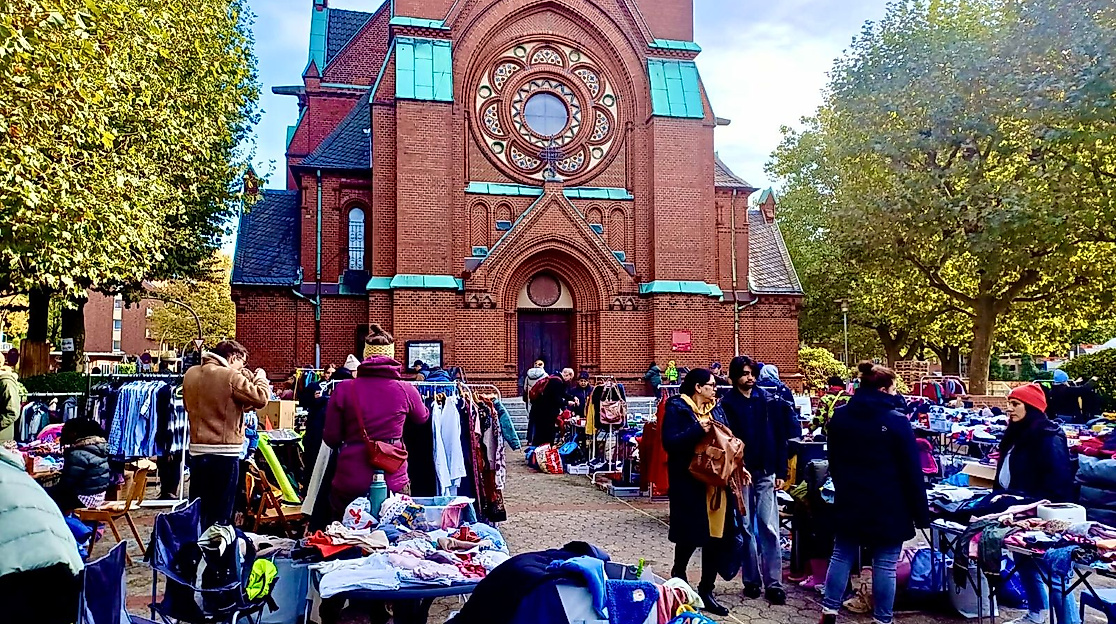 Flohmarkt auf dem Kirchplatz