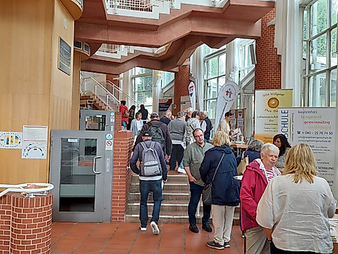 Messestände im Foyer