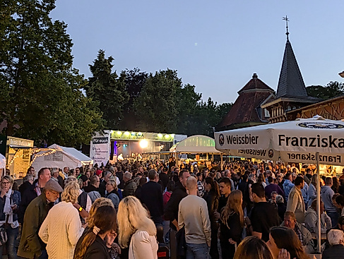 Abendliches Festivalgetümmel
