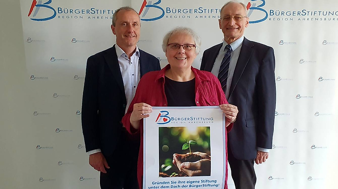 Horst Jurkschat, Carmen Lau, Michael Eckstein zeigen, wie man eine eigene Stiftung gründen kann