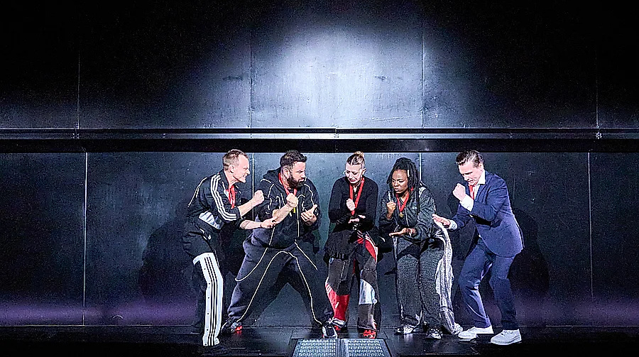 Keine Aufstiegsgeschichte
                                - Stückentwicklung von Marco Damghani, Olivier David und Ensemble
