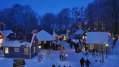 Weihnachtsdorf im Schnee