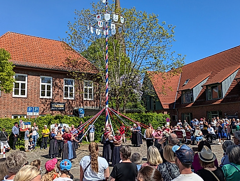Maibaum-Fest-Wedel